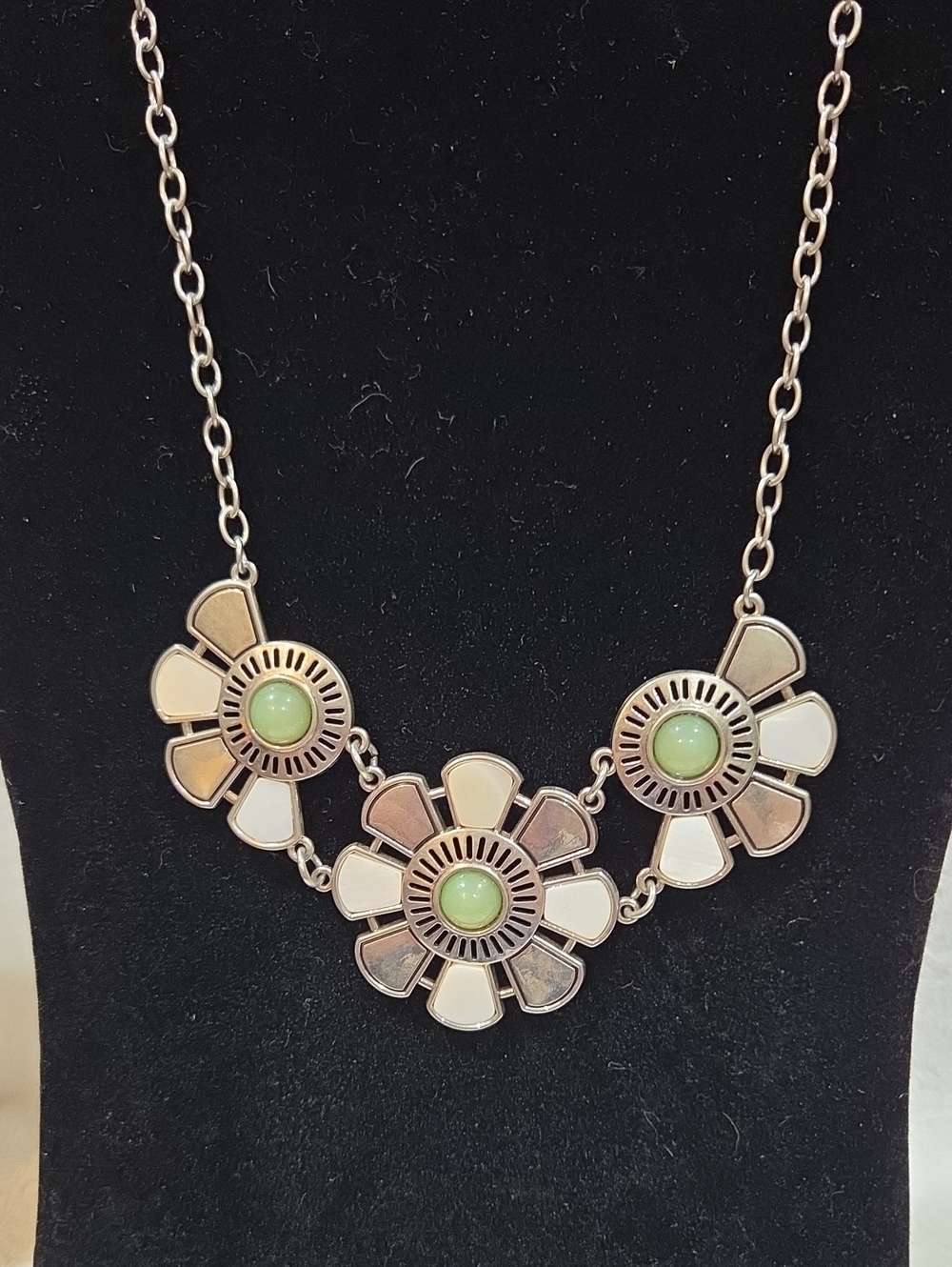 PAPARAZZI GLIMPSES OF MALIBU NECKLACE